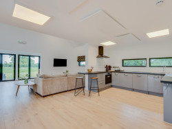 kitchen-2.jpg